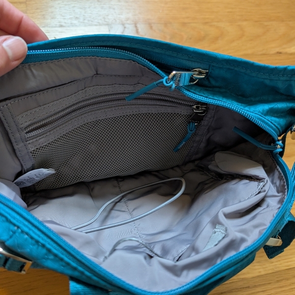 Athleta Excursion Large Belt Bag - Picture 2 of 5